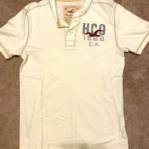 Men’s Hollister tee